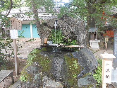 藤森神社　不二の水