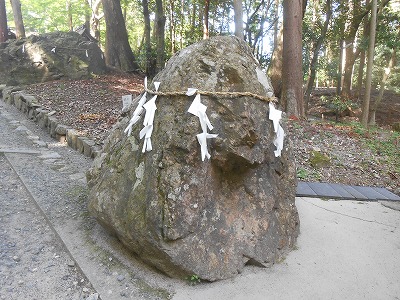 東本宮　猿の霊石