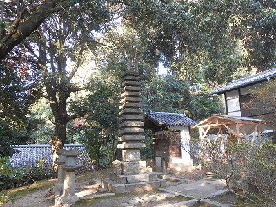 東福寺　十三重石塔
